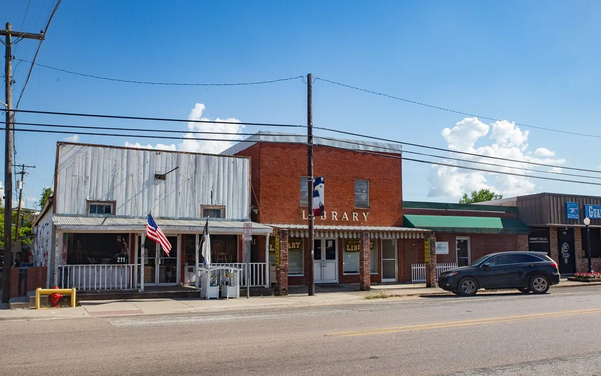 Mobile RV repair and camping near Centerville, Texas